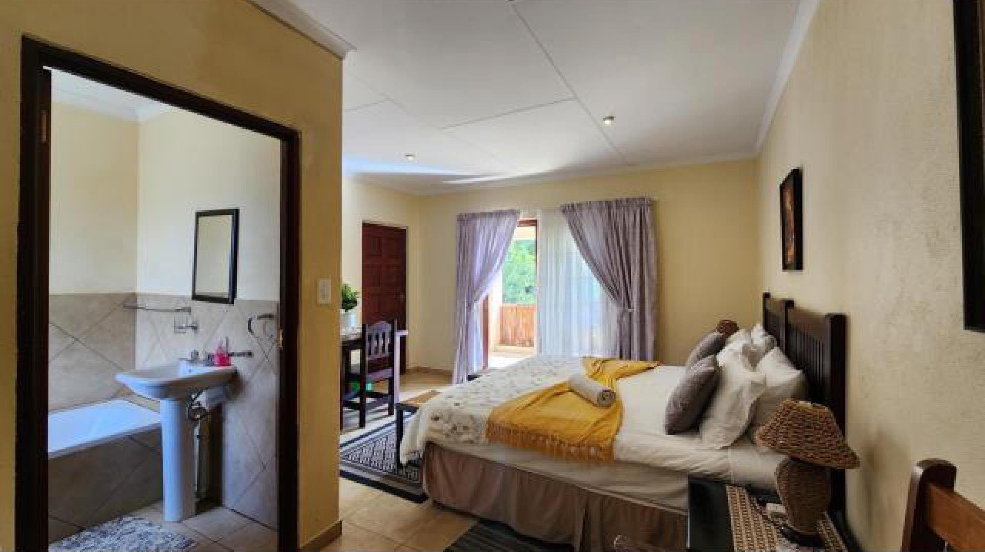 Bed Room 5+ of property in Komatipoort