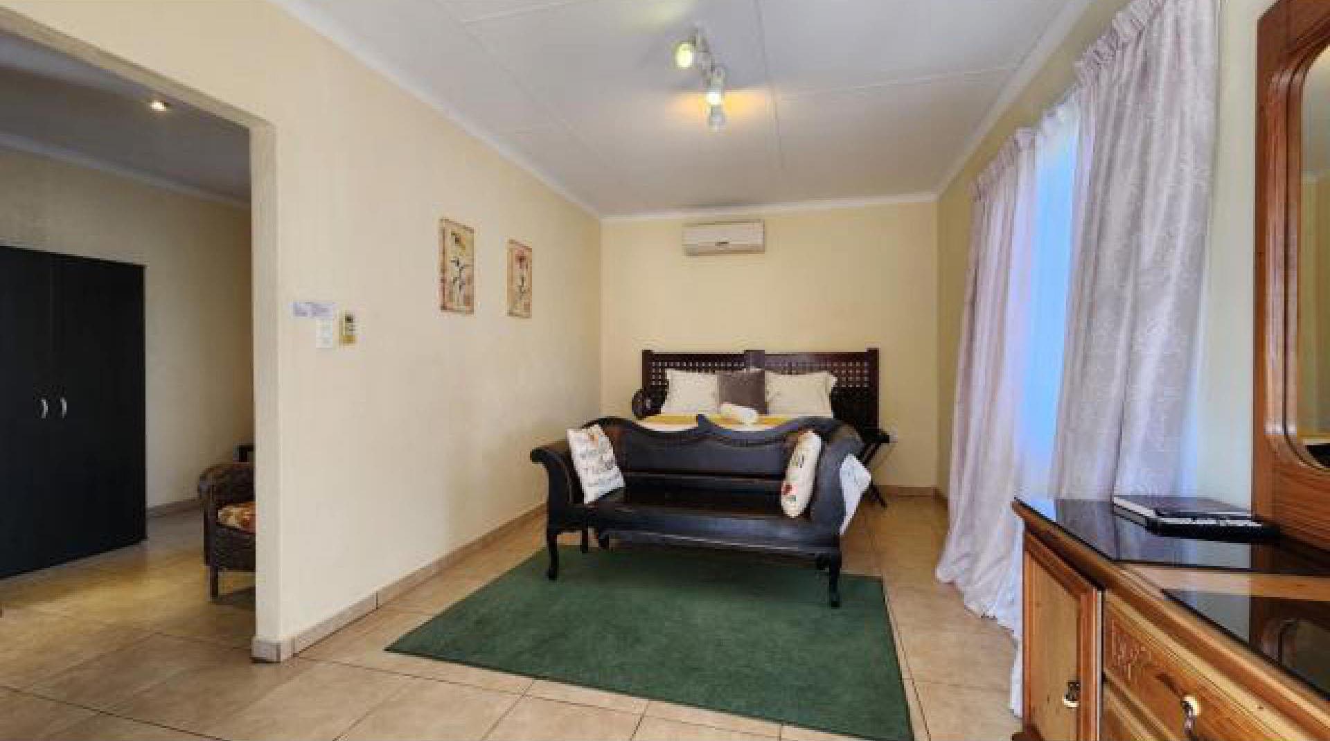 Bed Room 5+ of property in Komatipoort