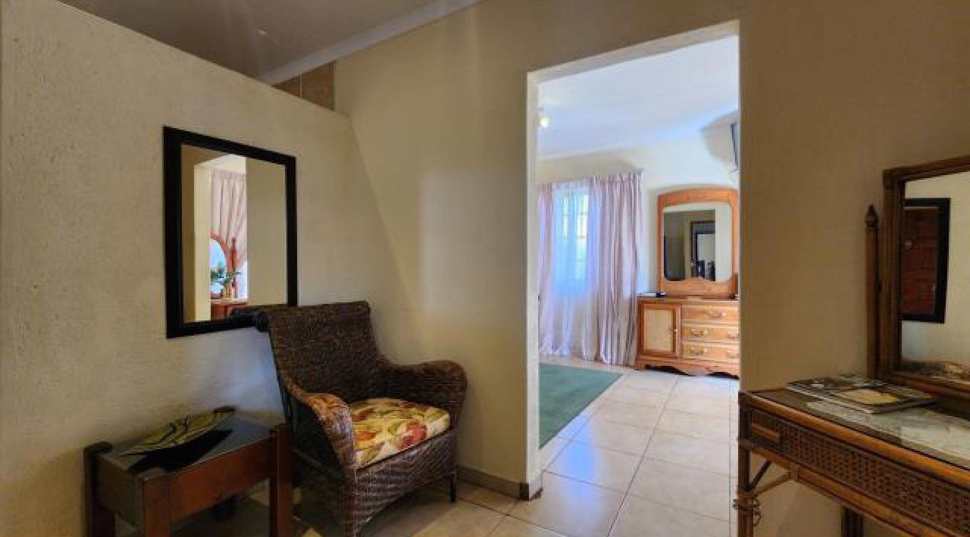 Bed Room 5+ of property in Komatipoort