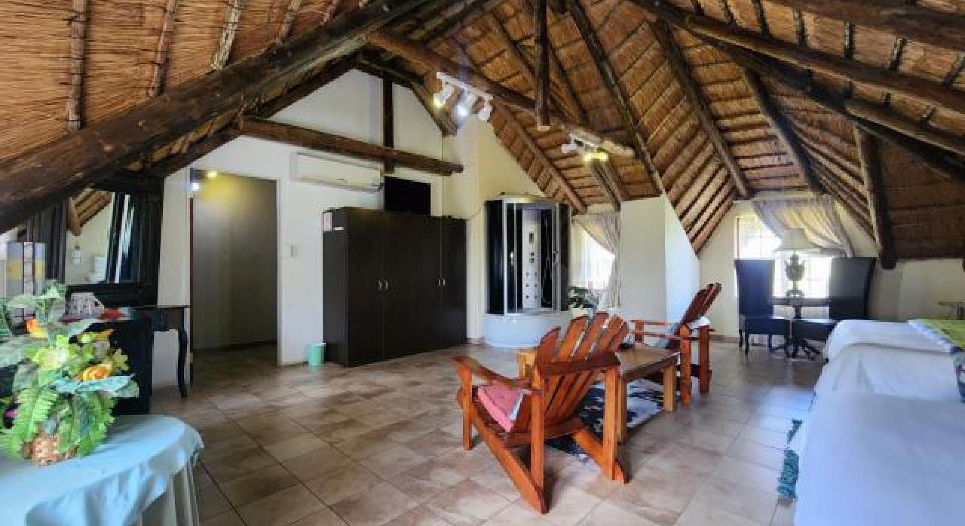 Bed Room 5+ of property in Komatipoort