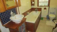 Bathroom 1 - 18 square meters of property in Selection park