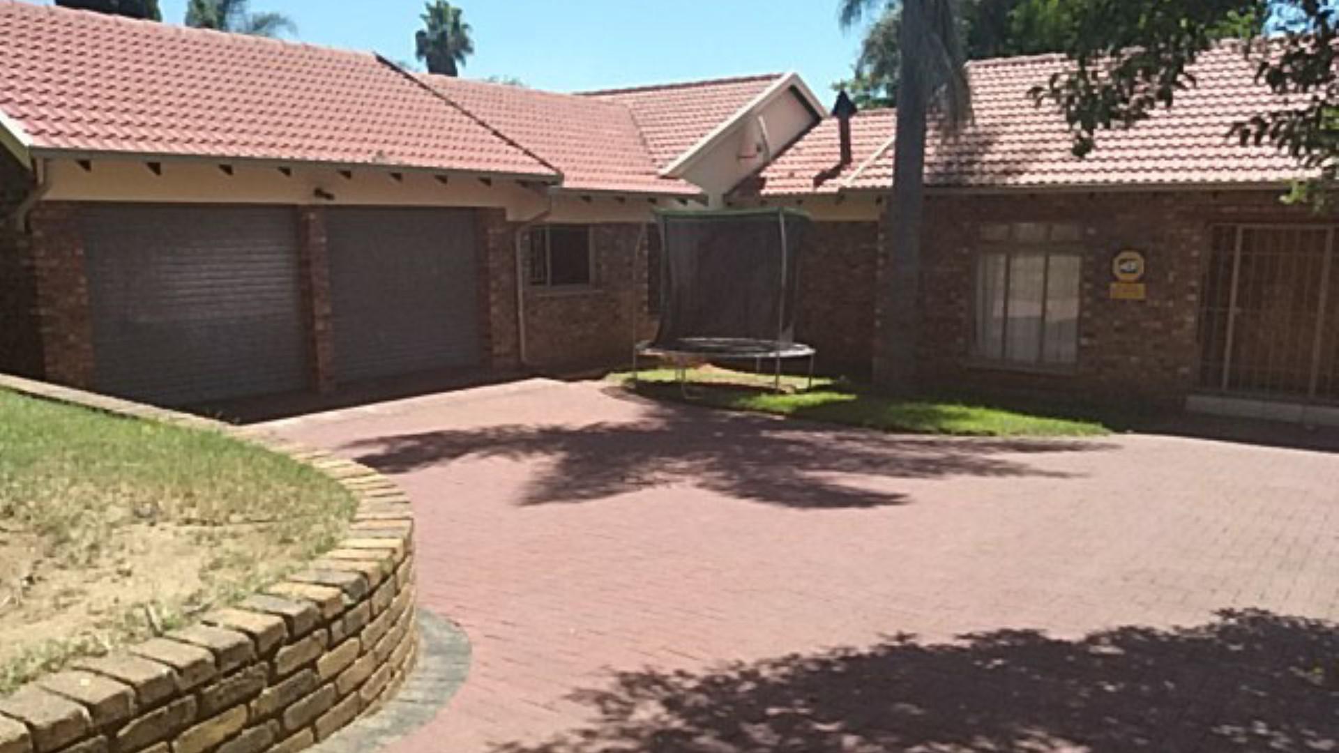 Front View of property in Birchleigh North