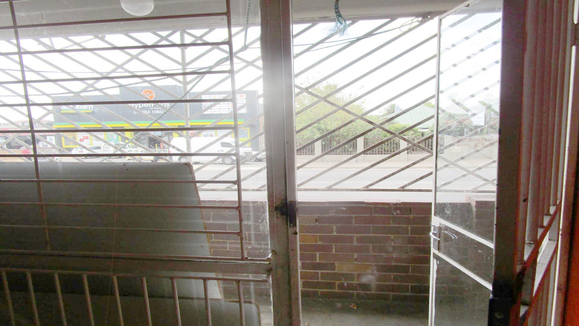 Lounges - 27 square meters of property in Luipaardsvlei