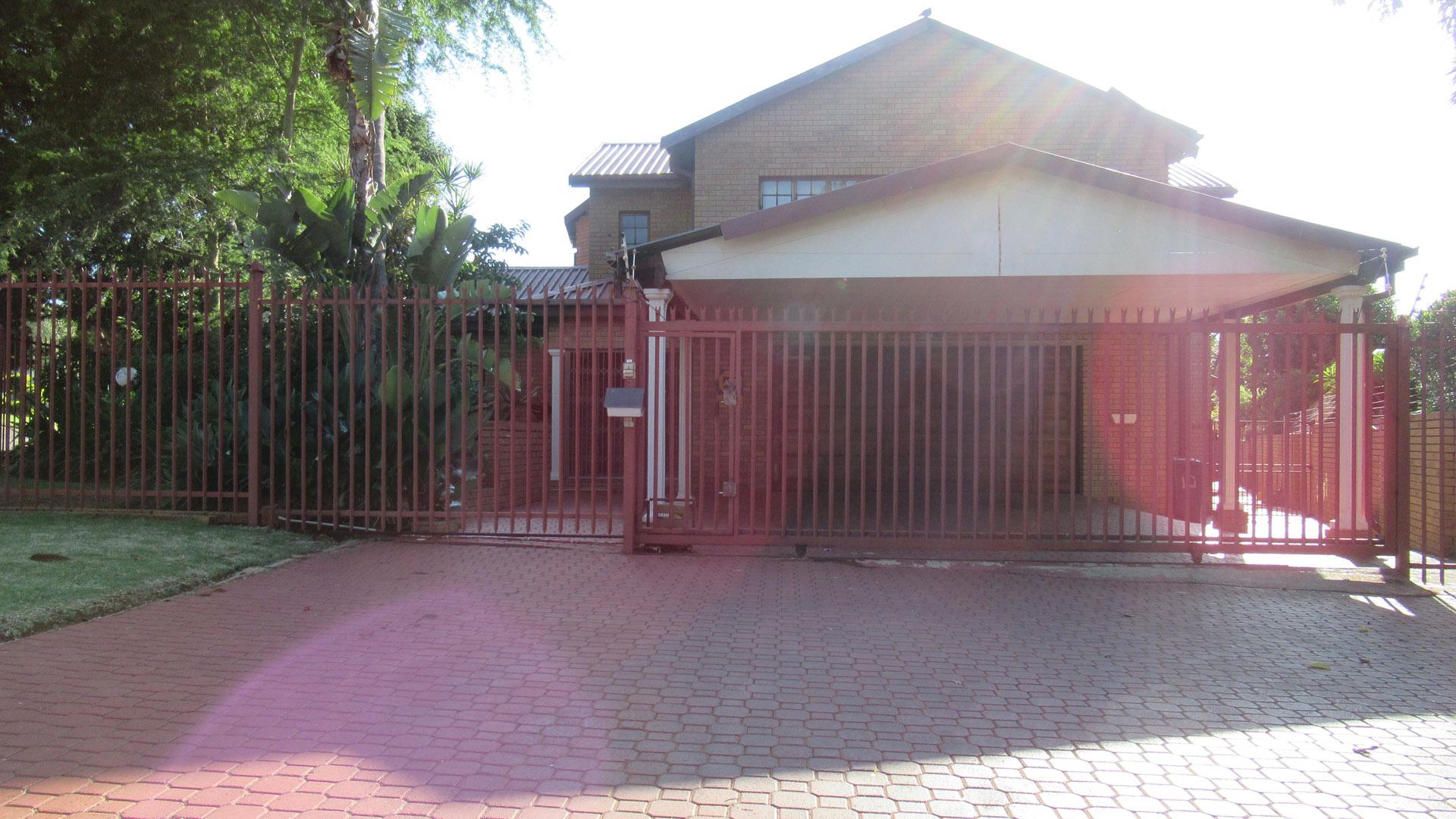 FNB Repossessed Eviction 5 Bedroom House for Sale in Amandas