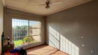 Bed Room 2 - 15 square meters of property in Birchleigh North