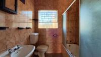 Bathroom 1 - 5 square meters of property in Birchleigh North