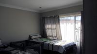 Bed Room 2 - 11 square meters of property in Alberton