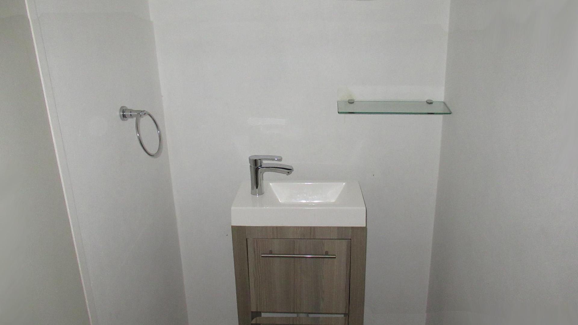 Guest Toilet - 5 square meters of property in Brackendowns