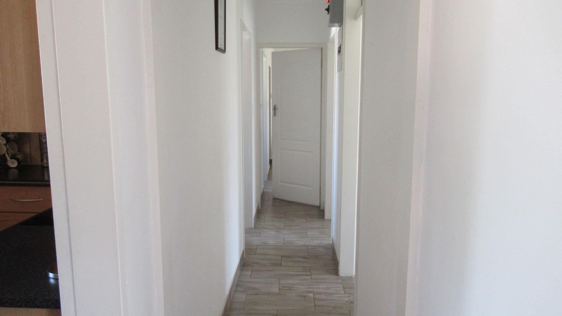 Spaces - 8 square meters of property in Sherwood Gardens