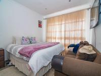 Main Bedroom - 15 square meters of property in Sherwood Gardens