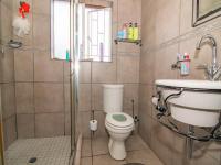 Bathroom 1 - 4 square meters of property in Sherwood Gardens