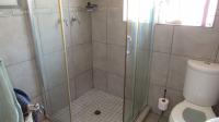 Main Bathroom - 4 square meters of property in Sherwood Gardens