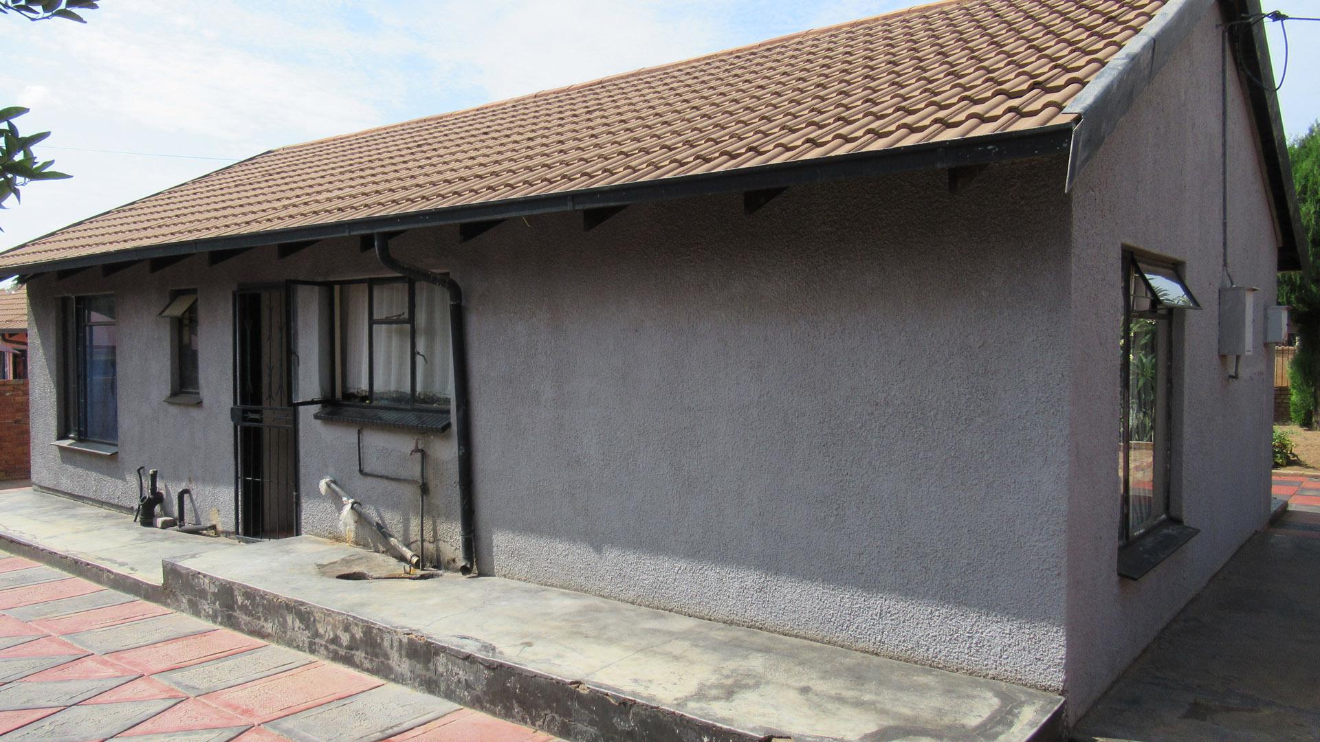 Backyard of property in Soshanguve