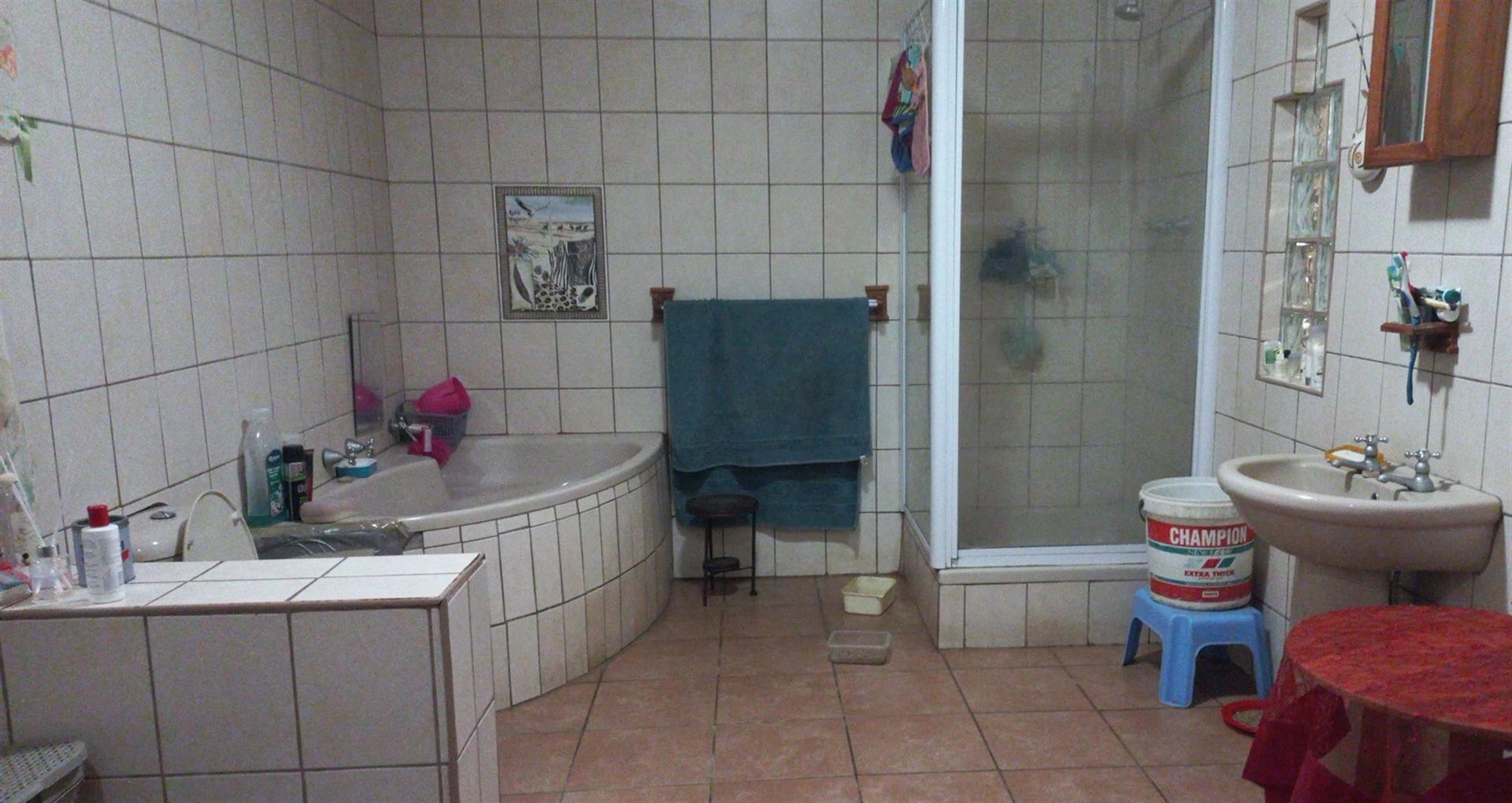 Main Bathroom of property in Messina