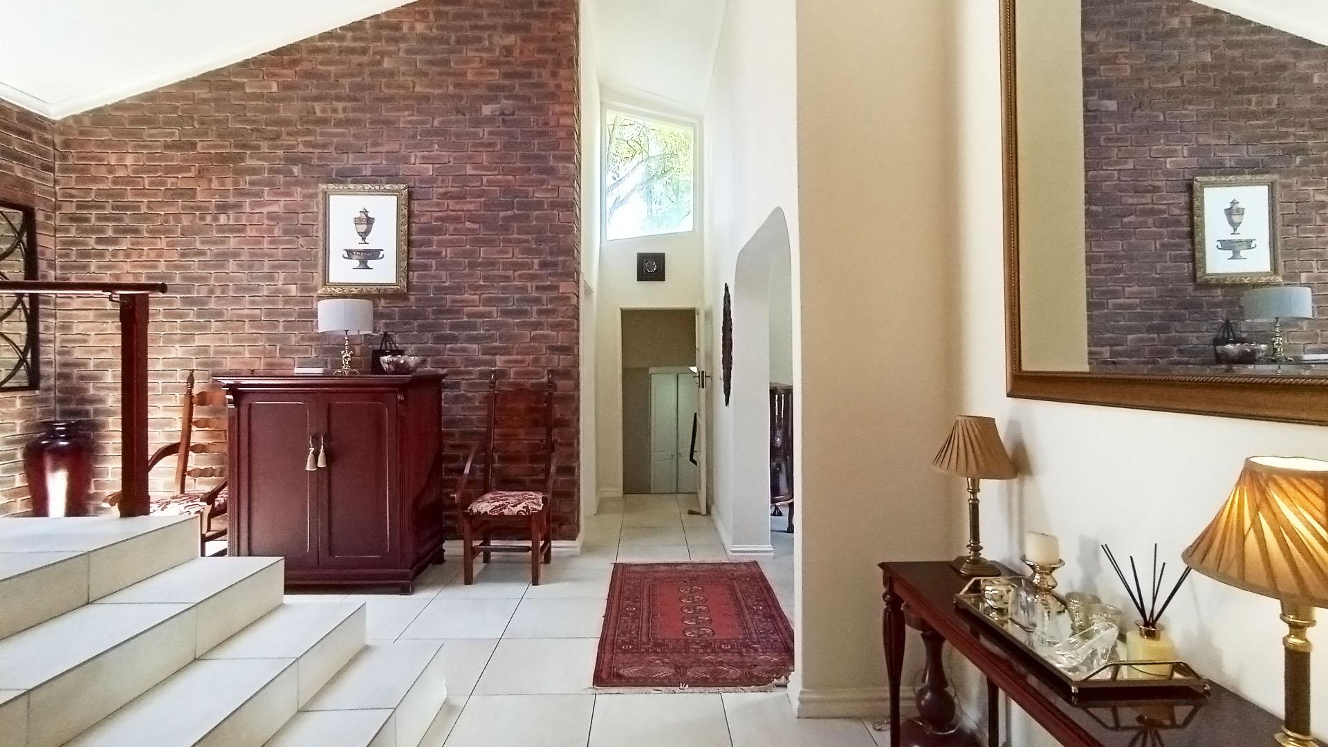 Spaces - 58 square meters of property in Kloof 