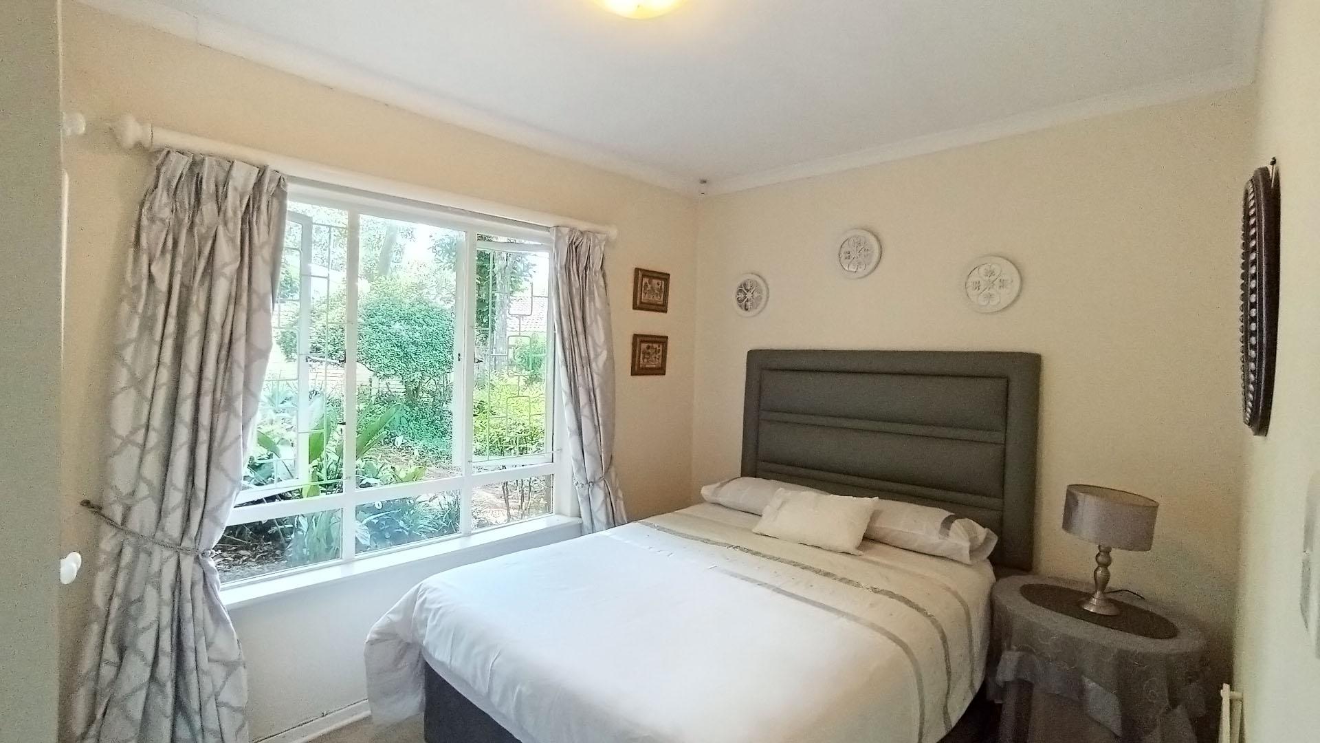 Bed Room 1 - 11 square meters of property in Kloof 