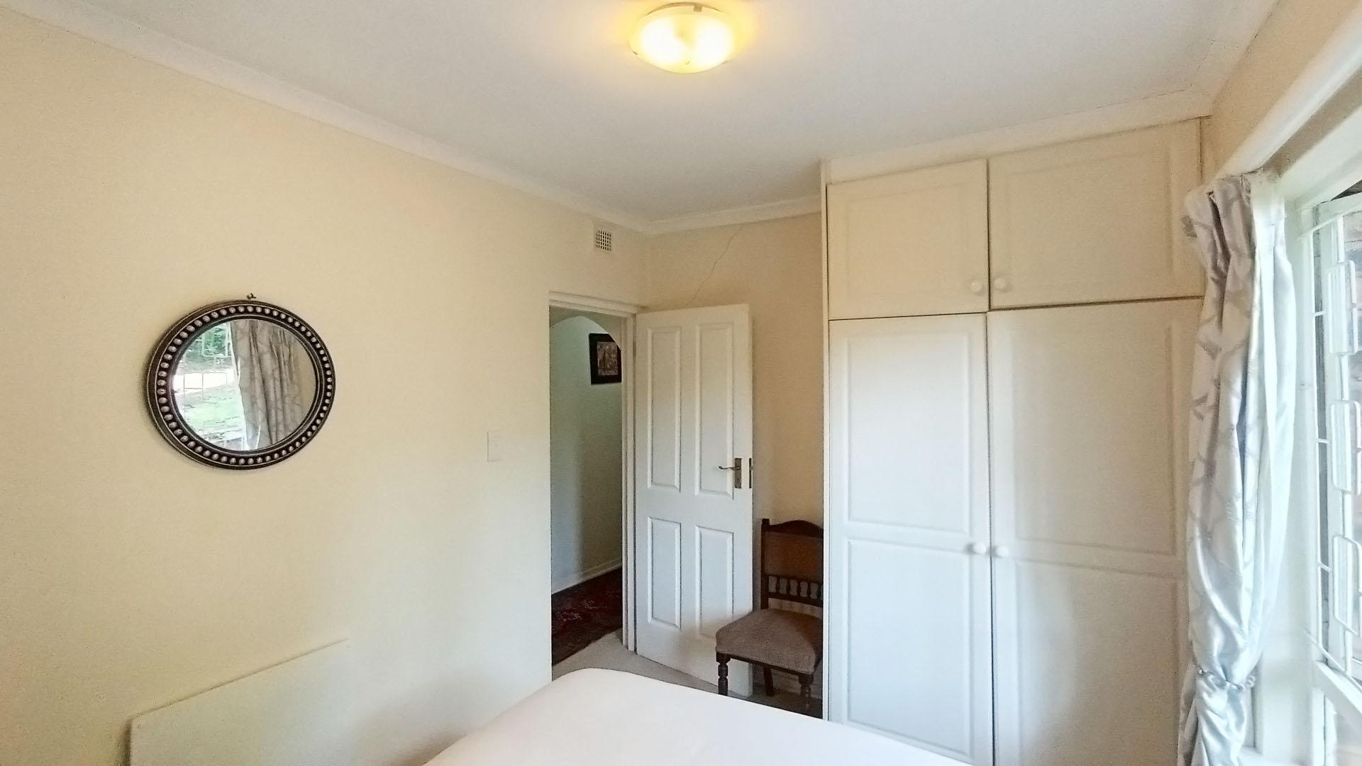 Bed Room 1 - 11 square meters of property in Kloof 