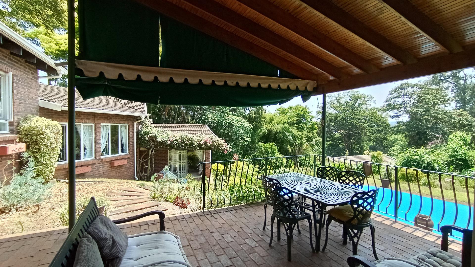 Patio - 29 square meters of property in Kloof 