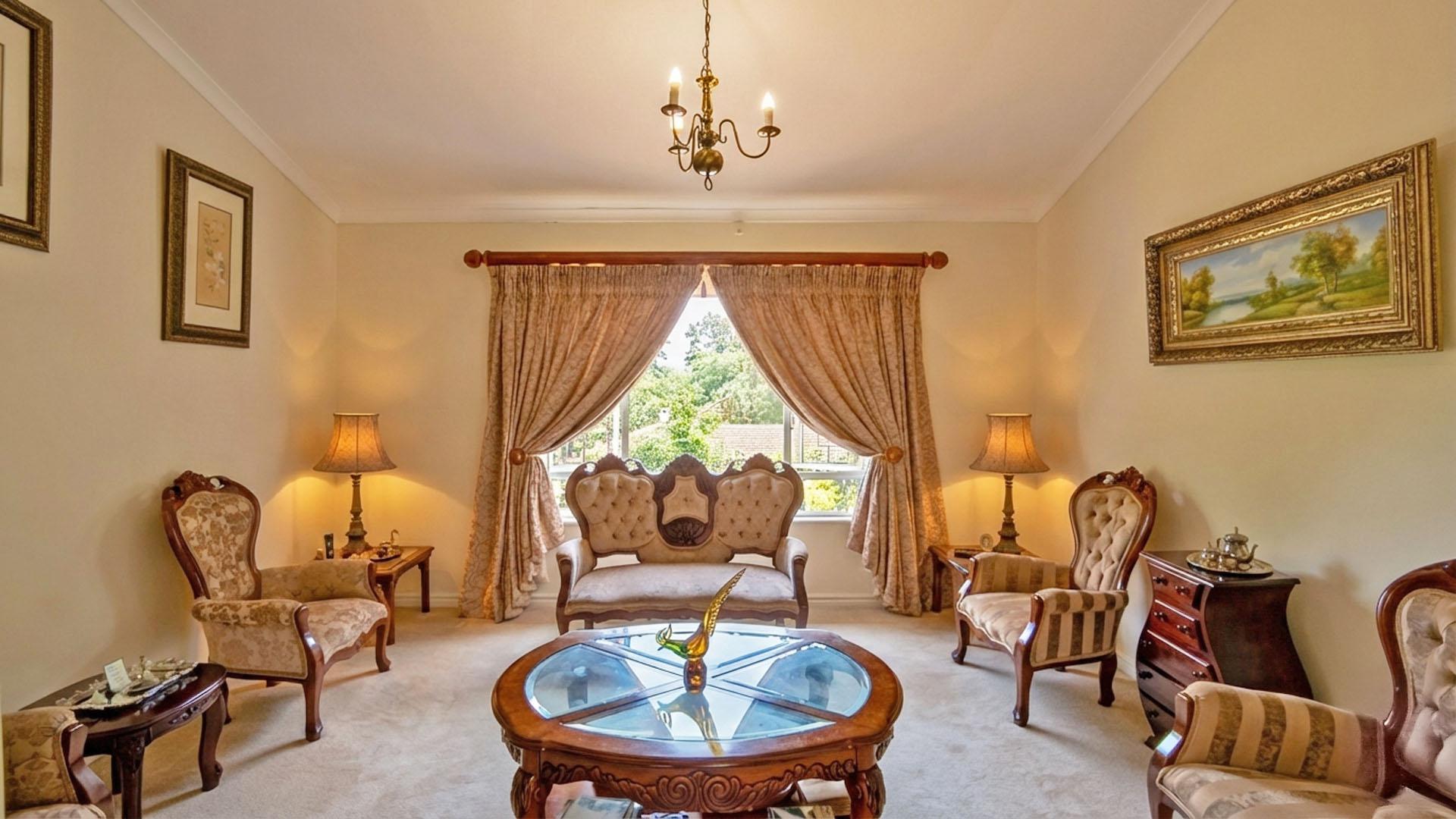 Lounges - 20 square meters of property in Kloof 