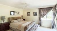 Main Bedroom - 23 square meters of property in Kloof 