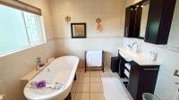 Main Bathroom - 9 square meters of property in Kloof 