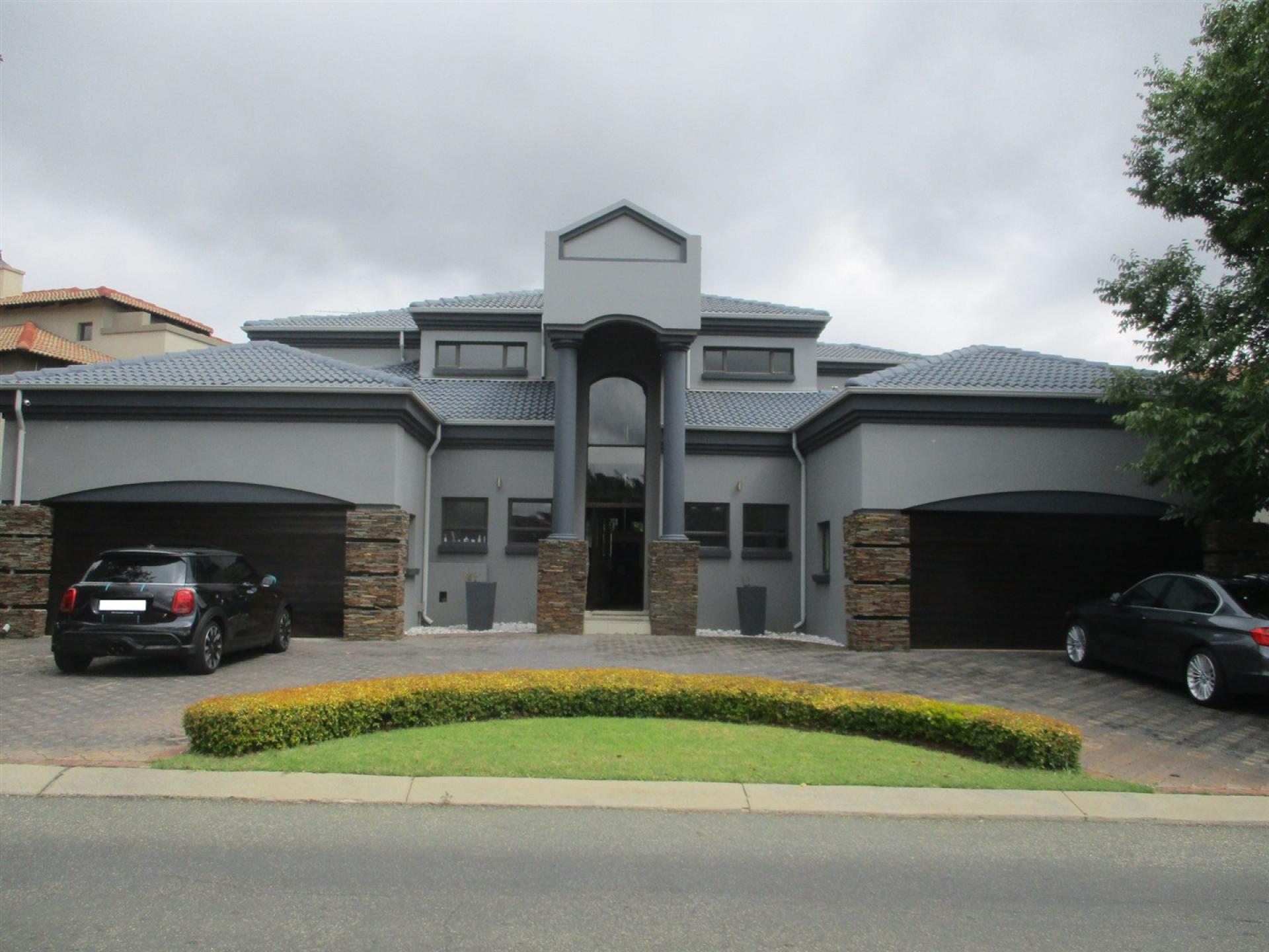 Front View of property in Blue Valley Golf Estate