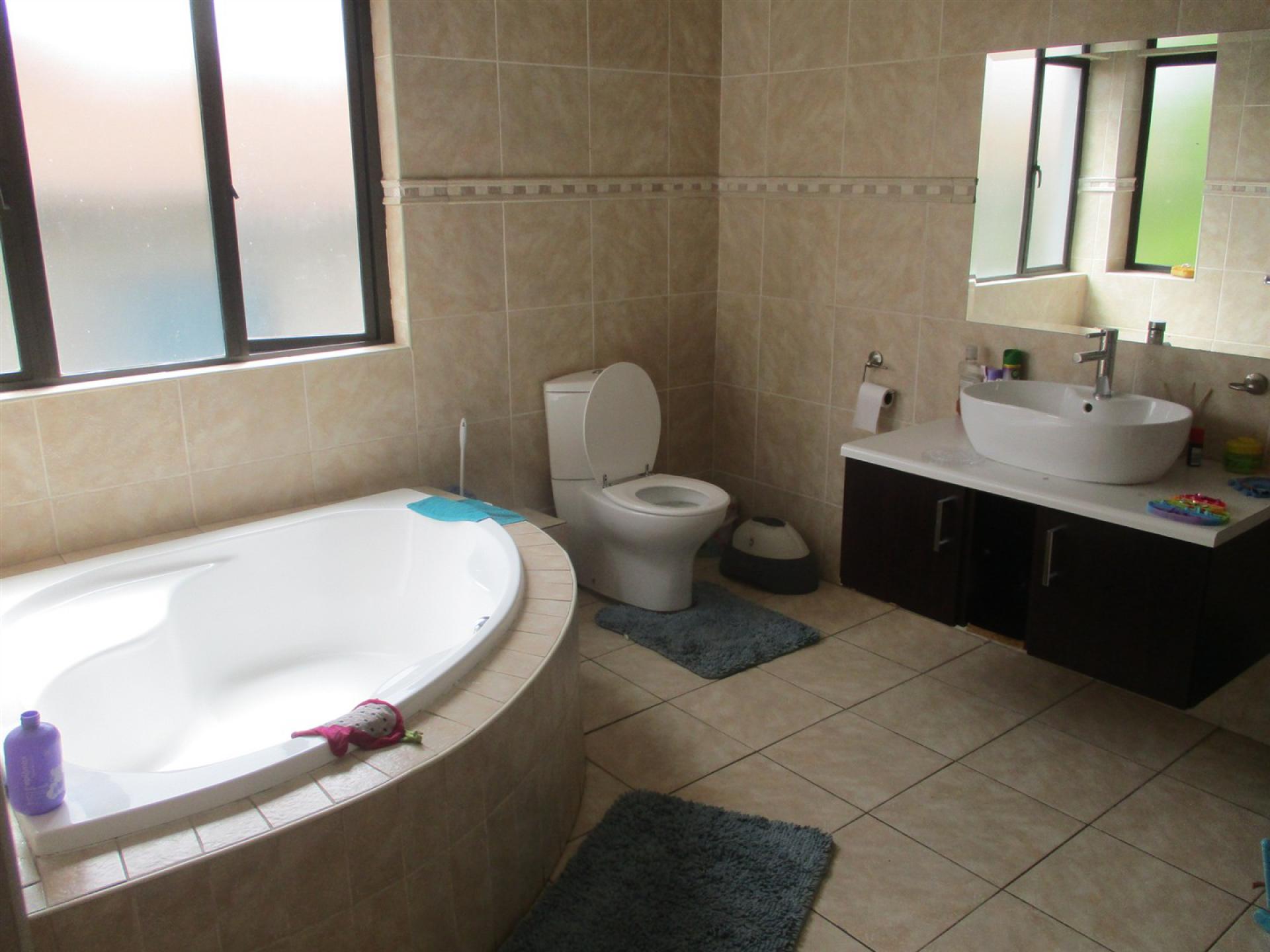 Bathroom 3+ of property in Blue Valley Golf Estate