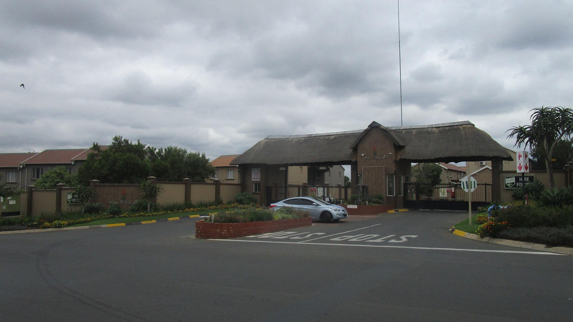 Front View of property in Greenstone Hill