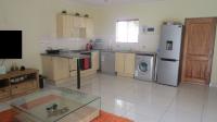 Lounges - 10 square meters of property in Greenstone Hill