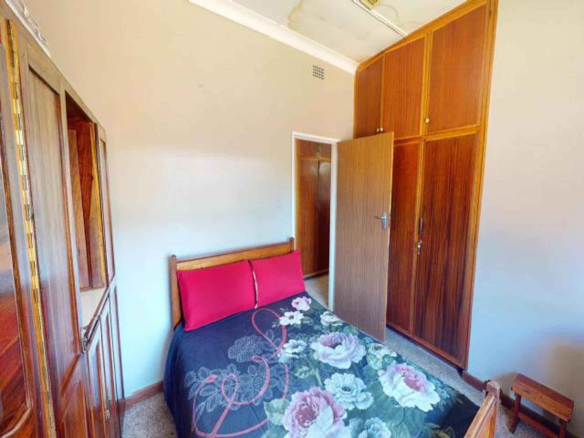 Bed Room 2 of property in Upington