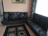 Lounges - 15 square meters of property in Verulam 