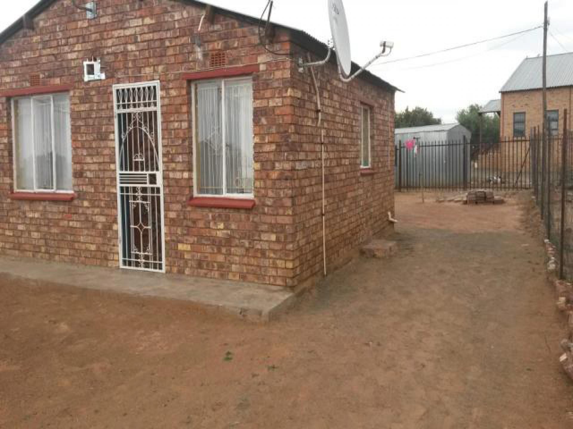 Front View of property in Blomanda