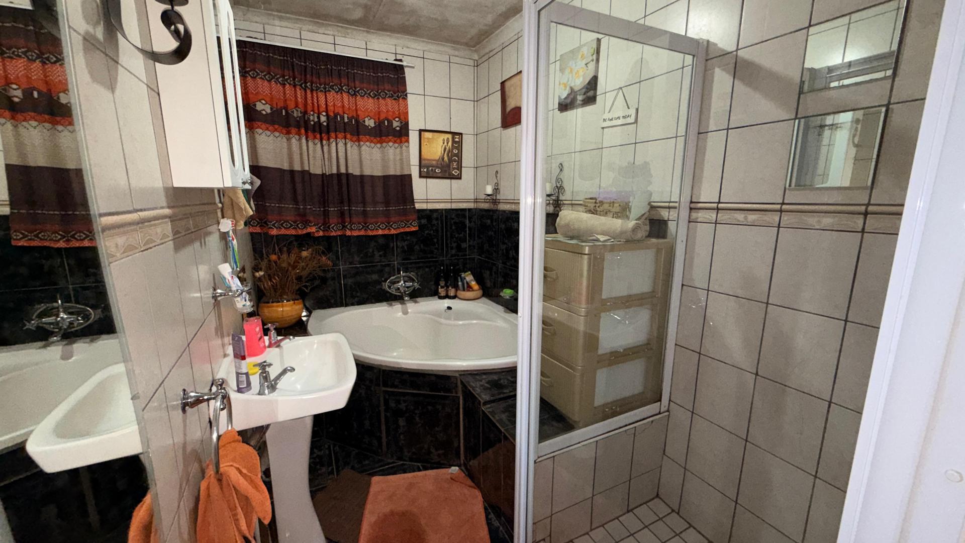 Bathroom 1 of property in Reyno Ridge