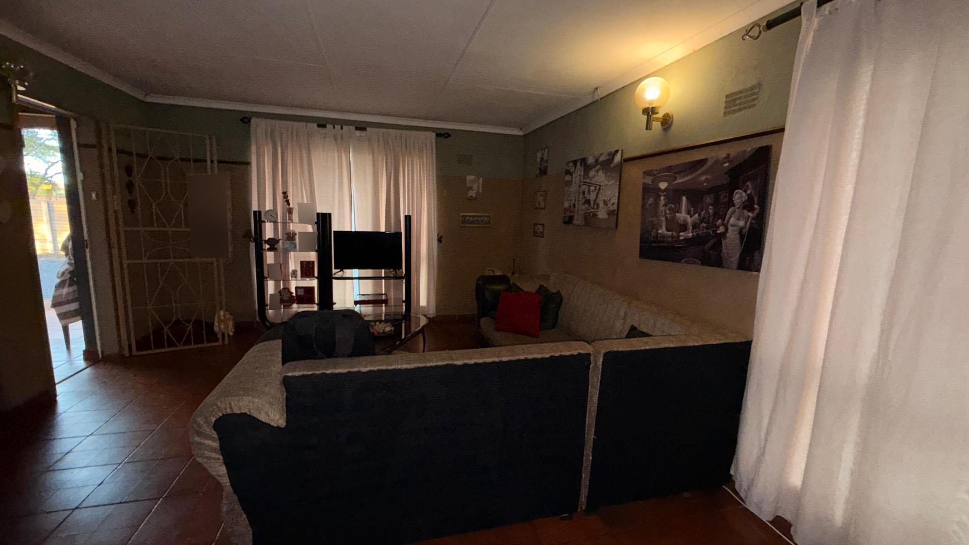 Lounges of property in Reyno Ridge