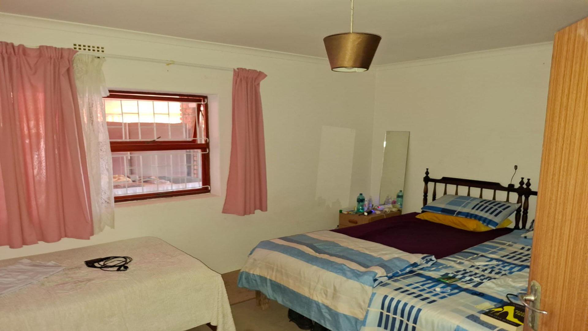 Bed Room 1 of property in Hermanus