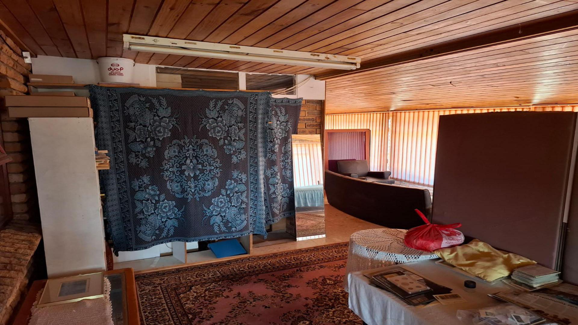 Informal Lounge of property in Hermanus