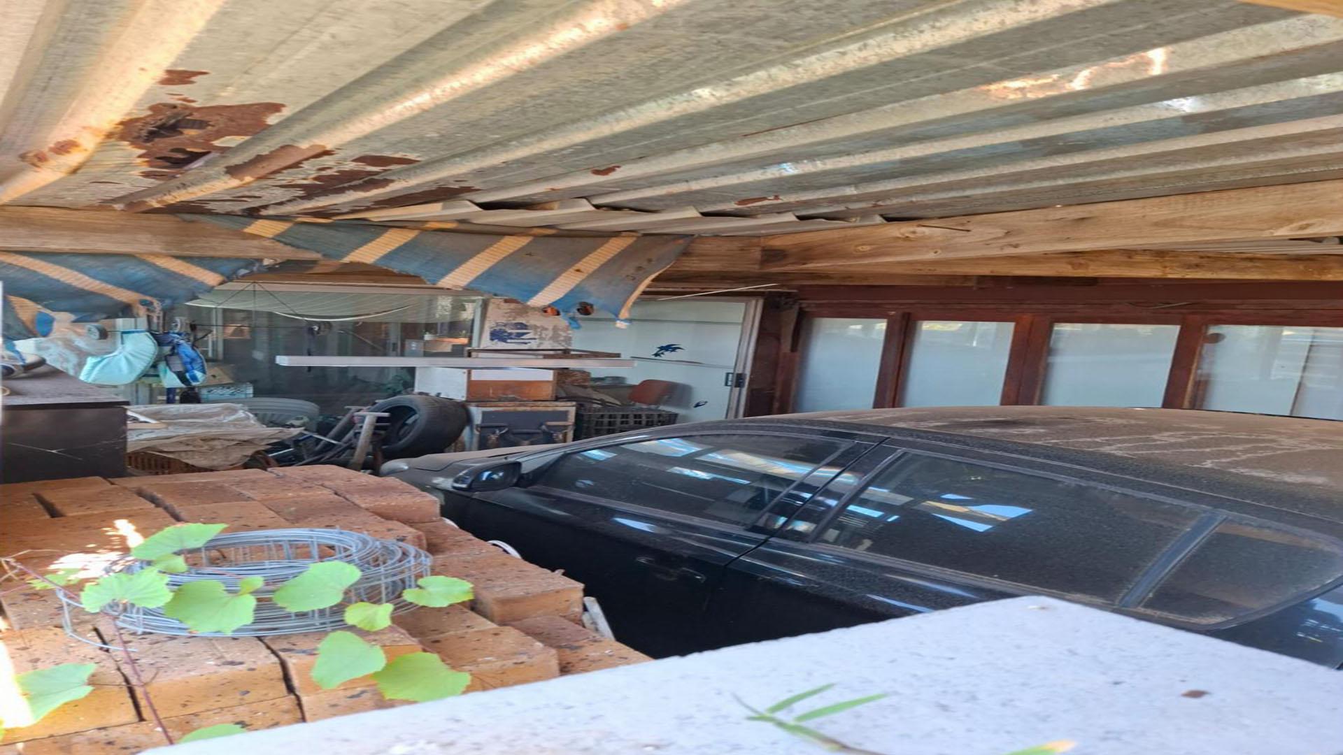 Garage of property in Hermanus