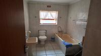 Bathroom 2 of property in Hermanus