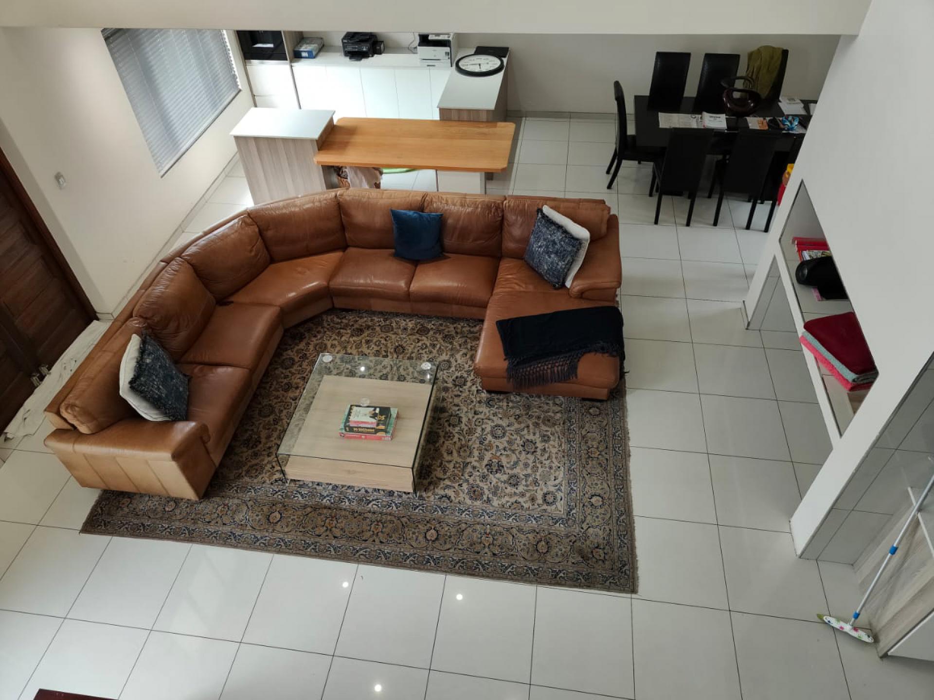 Lounges of property in Reyno Ridge