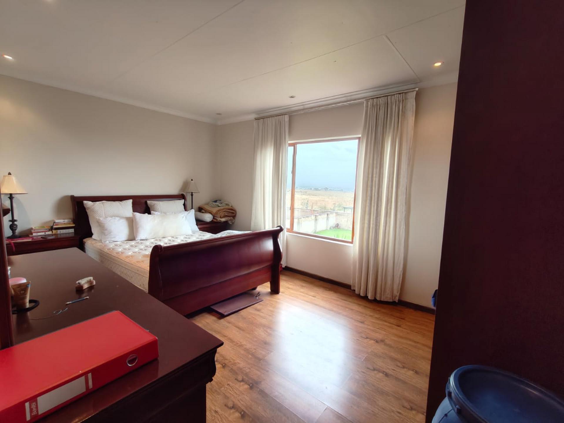 Bed Room 1 of property in Reyno Ridge