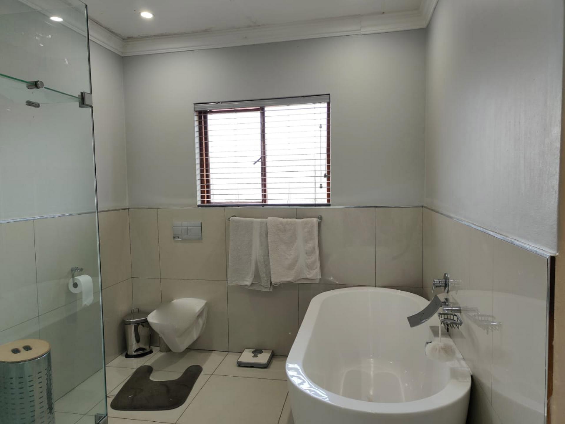 Bathroom 2 of property in Reyno Ridge