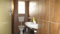 Bathroom 1 - 4 square meters of property in Bellevue