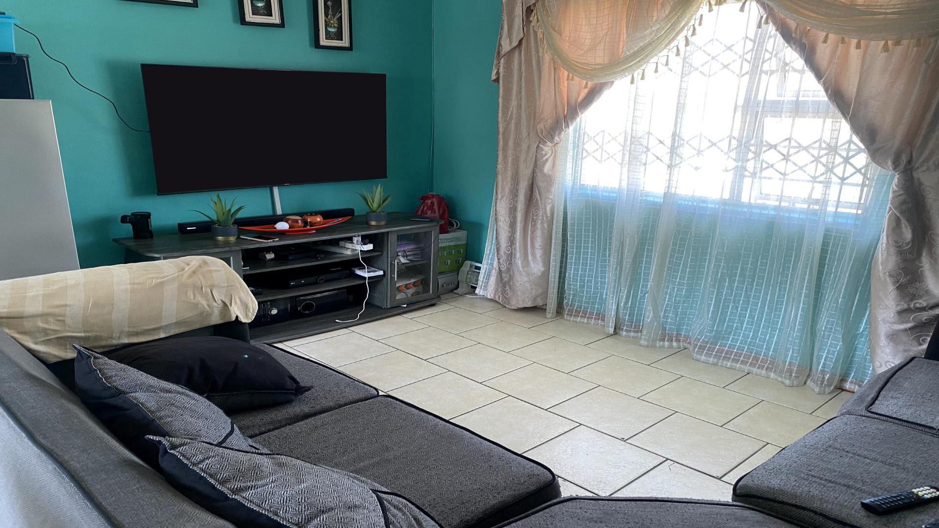 Lounges of property in East London