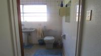 Main Bathroom - 5 square meters of property in Golf Park