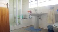 Main Bathroom - 5 square meters of property in Golf Park