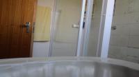 Main Bathroom - 5 square meters of property in Golf Park