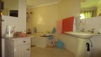 Bathroom 1 - 9 square meters of property in Golf Park