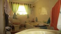 Bathroom 1 - 9 square meters of property in Golf Park