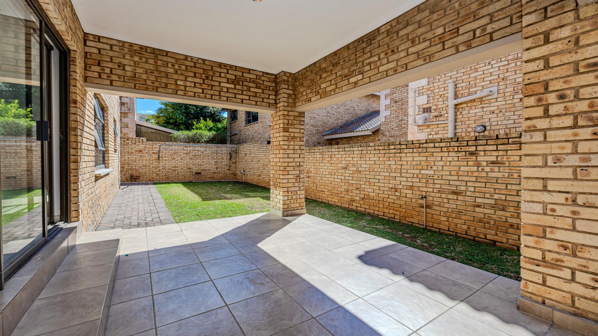 Patio - 10 square meters of property in Honeydew Manor