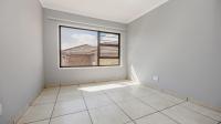 Bed Room 1 - 10 square meters of property in Honeydew Manor